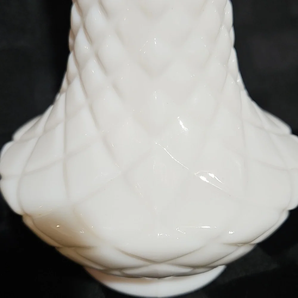 Vintage White Milk Glass Diamond Quilted Bud Vases – 